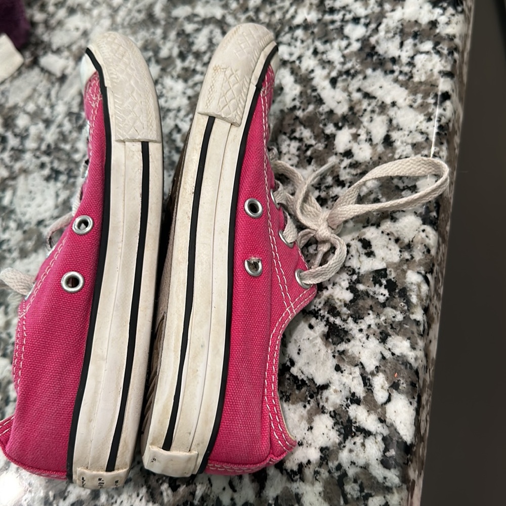 Pink Converse - Picture 5 of 6